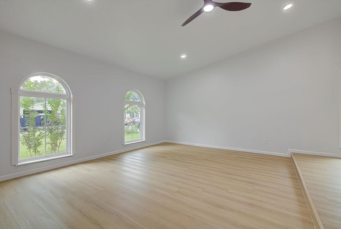 Empty room, Interior, Recessed Lighting, Wood Texture Flooring