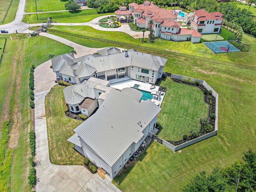 Exterior, Drone