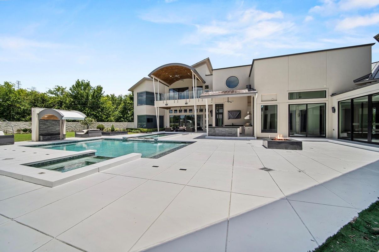 Exterior, Pool