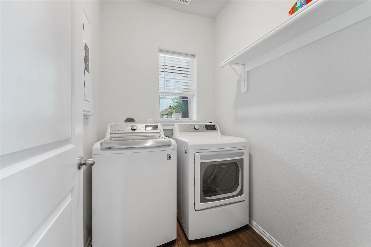 Interior, Washer, Wood Texture Flooring