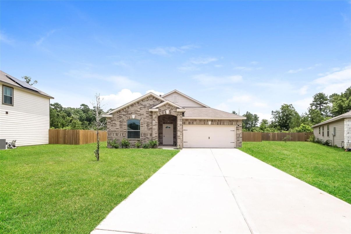 Attached, Backyard, Exterior, Facade, Brick Facade, Brick Traditional