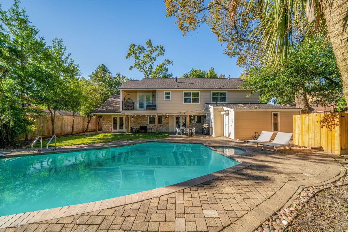 Exterior, Pool