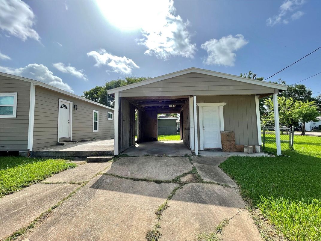 Detached Garage, Exterior