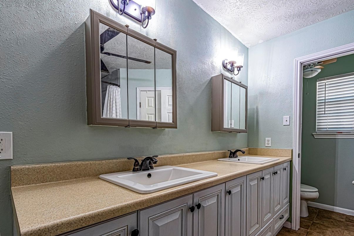 Bathroom, Dual Sink Vanities, Interior