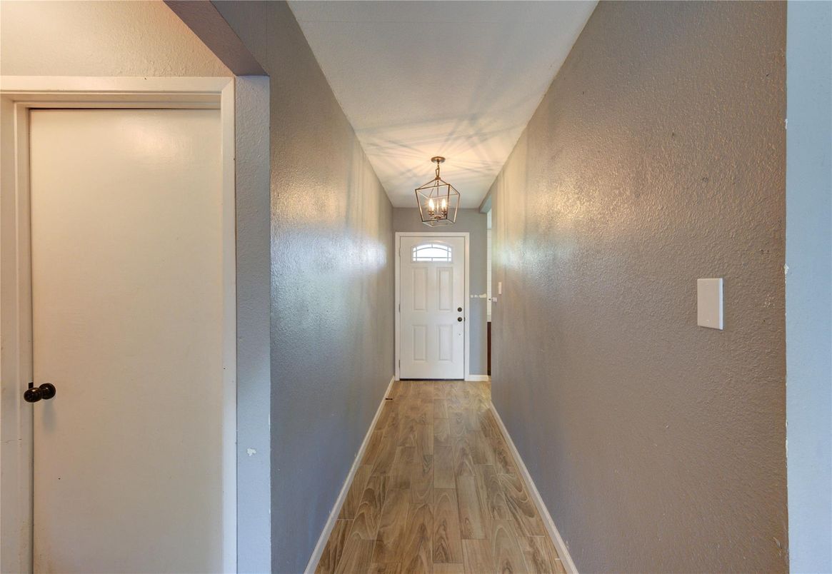 Interior, Pendant Lights, Wood Texture Flooring