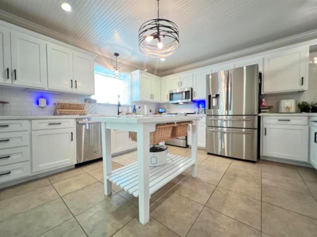 Interior, Kitchen, Pendant Lights, Recessed Lighting, Stainless Steel Appliances