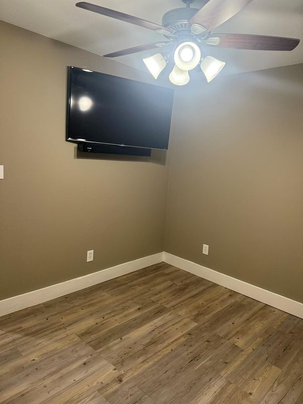 Empty room, Interior, Recessed Lighting, Wood Texture Flooring