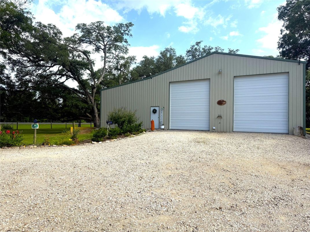 Detached Garage, Exterior