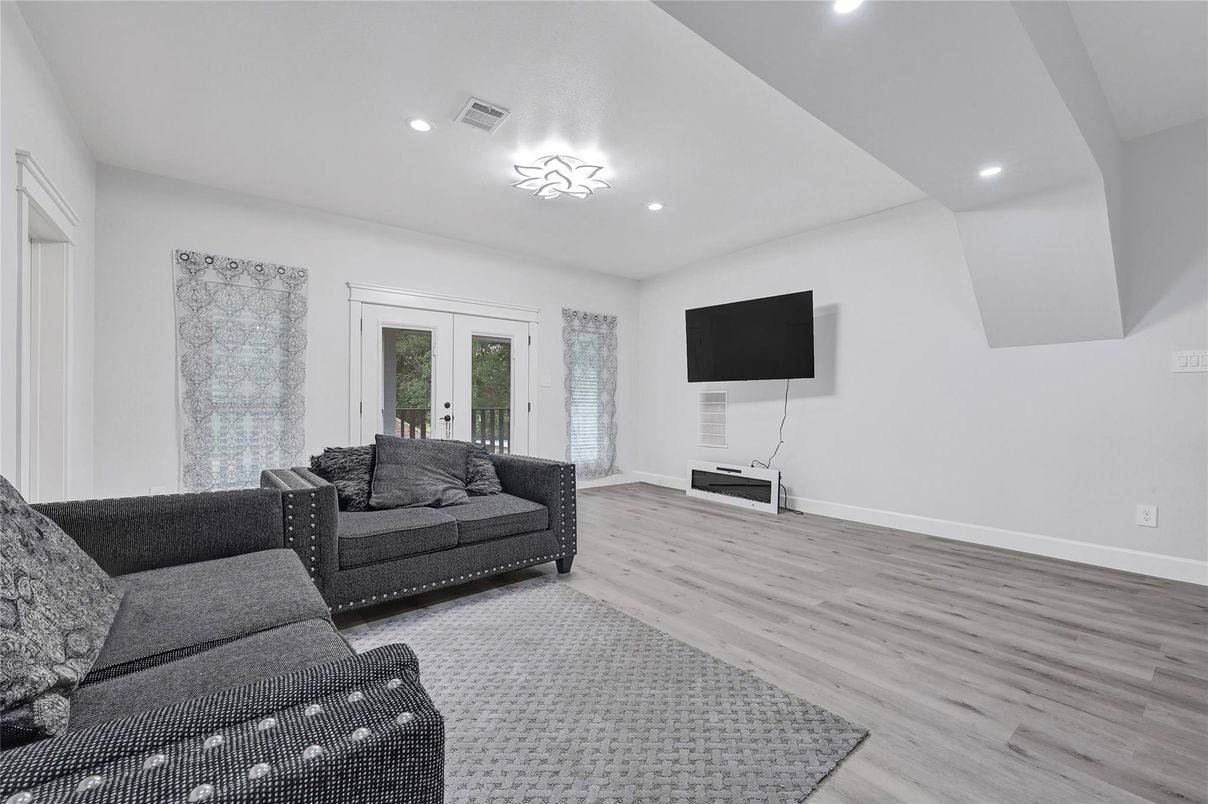Interior, Living room, Recessed Lighting, Wood Texture Flooring