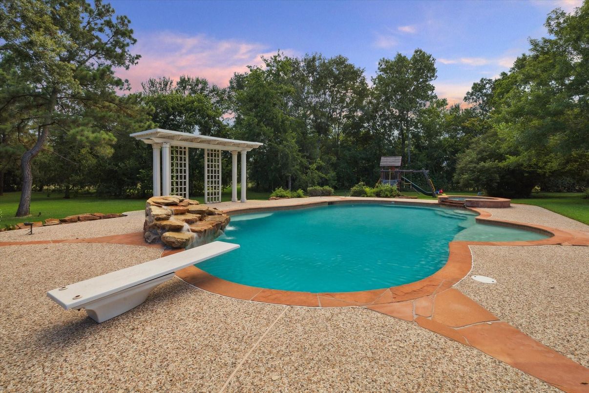 Exterior, Playground, Pool