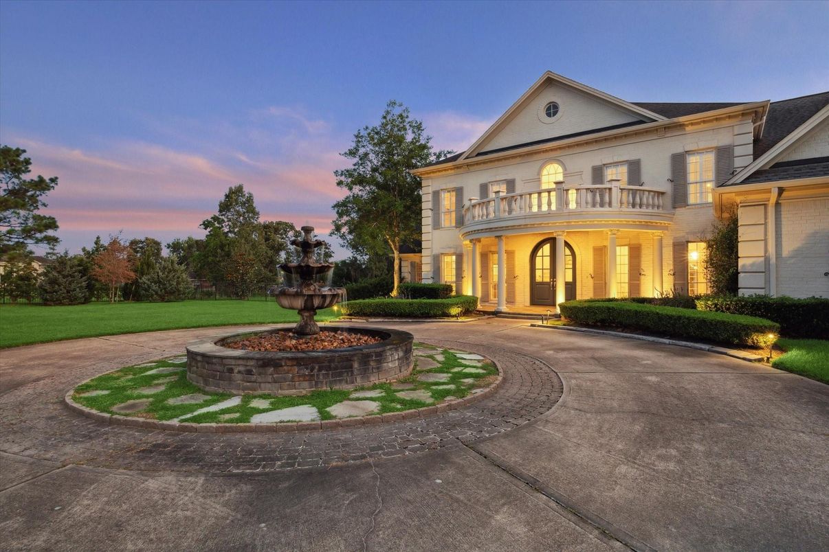 Backyard, Exterior, Facade, French Provincial