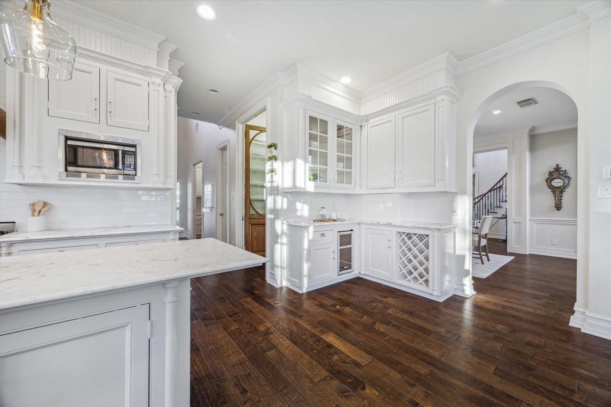Interior, Kitchen, Recessed Lighting, Wood Texture Flooring