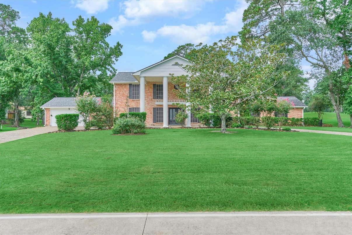 Attached, Backyard, Detached Garage, Exterior, Facade, Brick Facade, Georgian