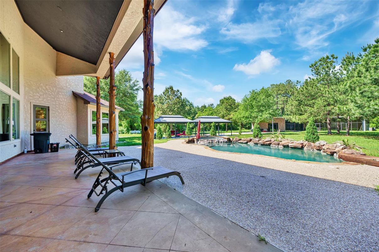 Exterior, Pool