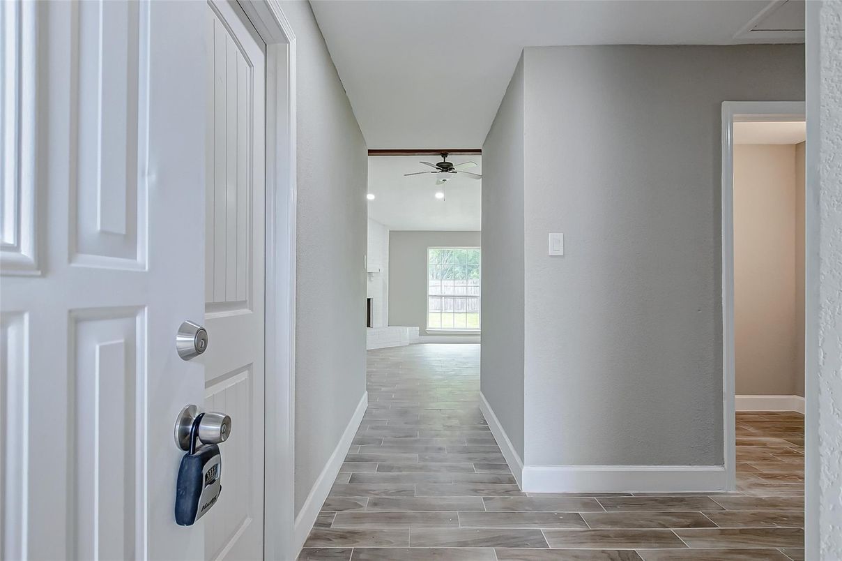 Interior, Recessed Lighting, Wood Texture Flooring