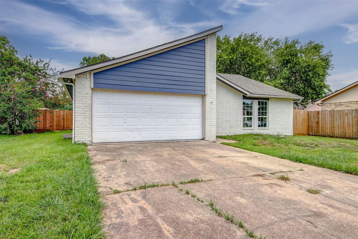 Backyard, Detached Garage, Exterior