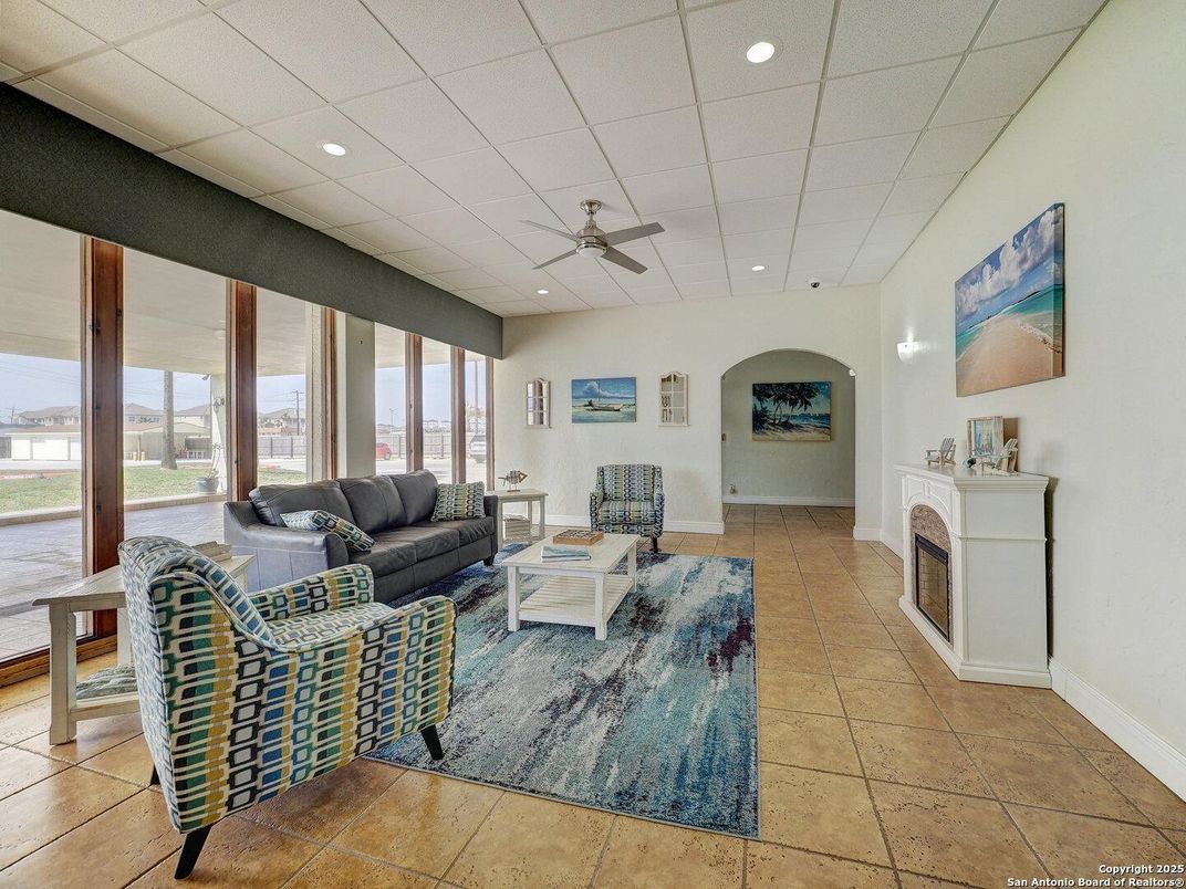 Fireplace, Interior, Living room, Recessed Lighting