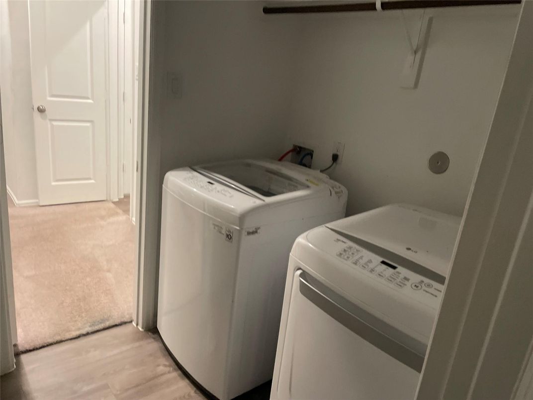 Interior, Washer, Wood Texture Flooring