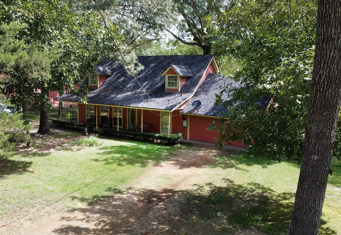 Exterior, Facade, Brick Facade, Cape Cod