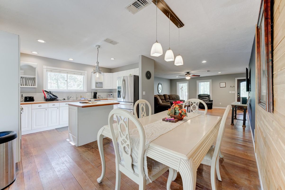 Dining room, Interior, Kitchen, Pendant Lights, Recessed Lighting, Wood Texture Flooring