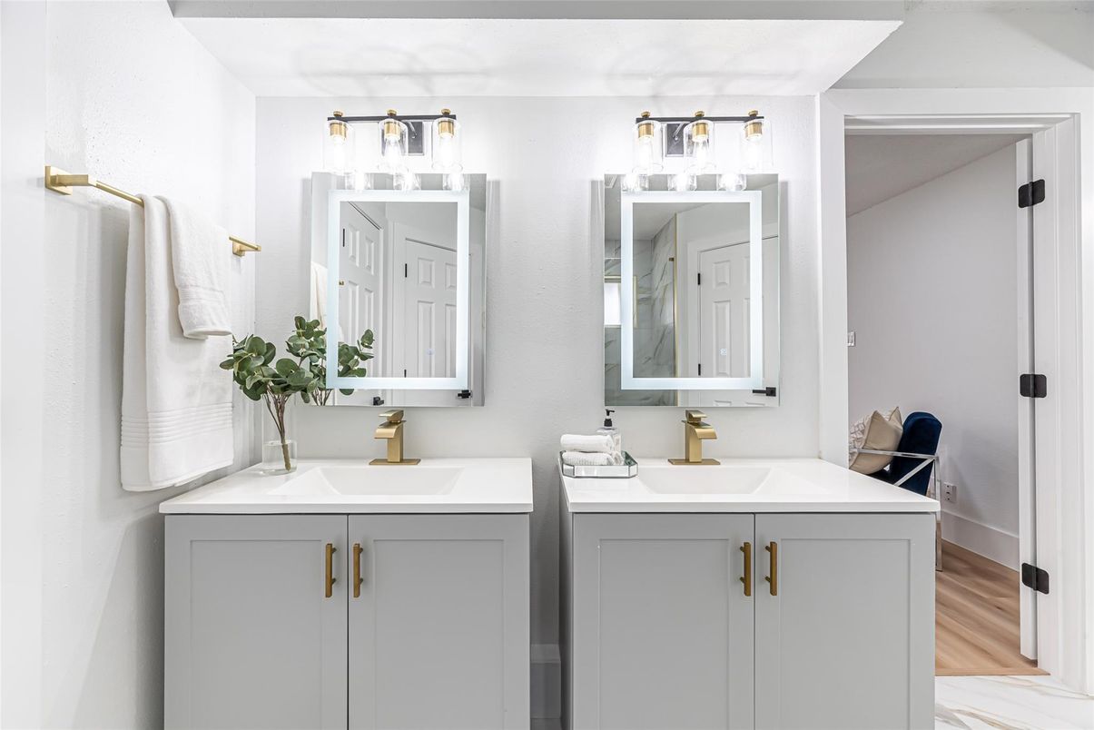 Bathroom, Dual Sink Vanities, Interior, Wood Texture Flooring