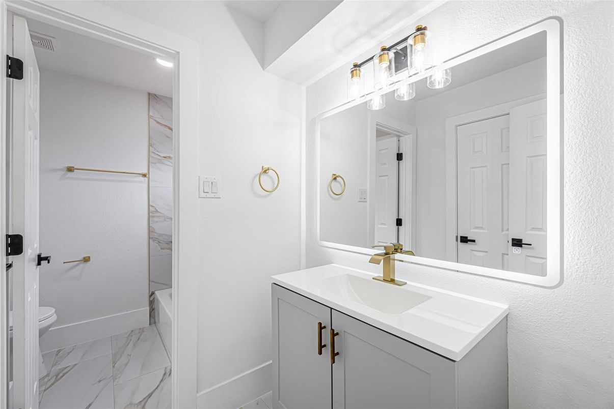 Bathroom, Dual Sink Vanities, Interior, Marble, Recessed Lighting