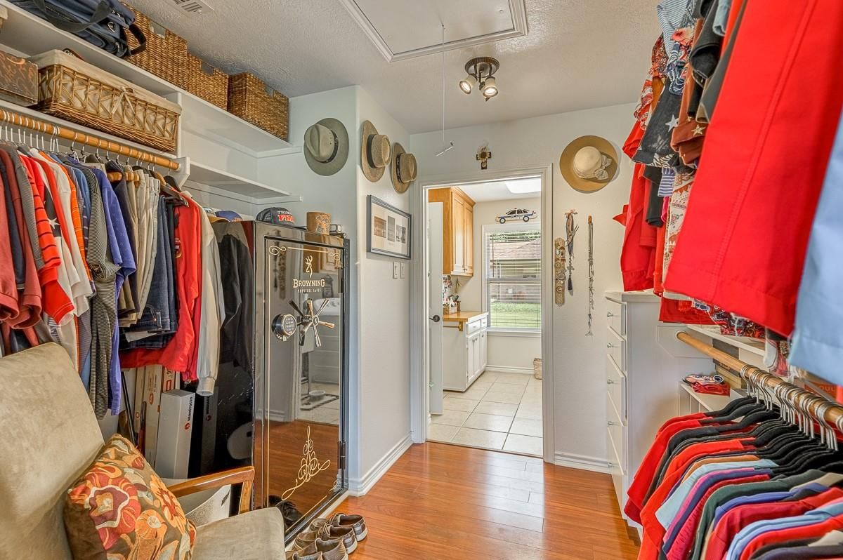 Interior, Walk-in Closets, Wood Texture Flooring