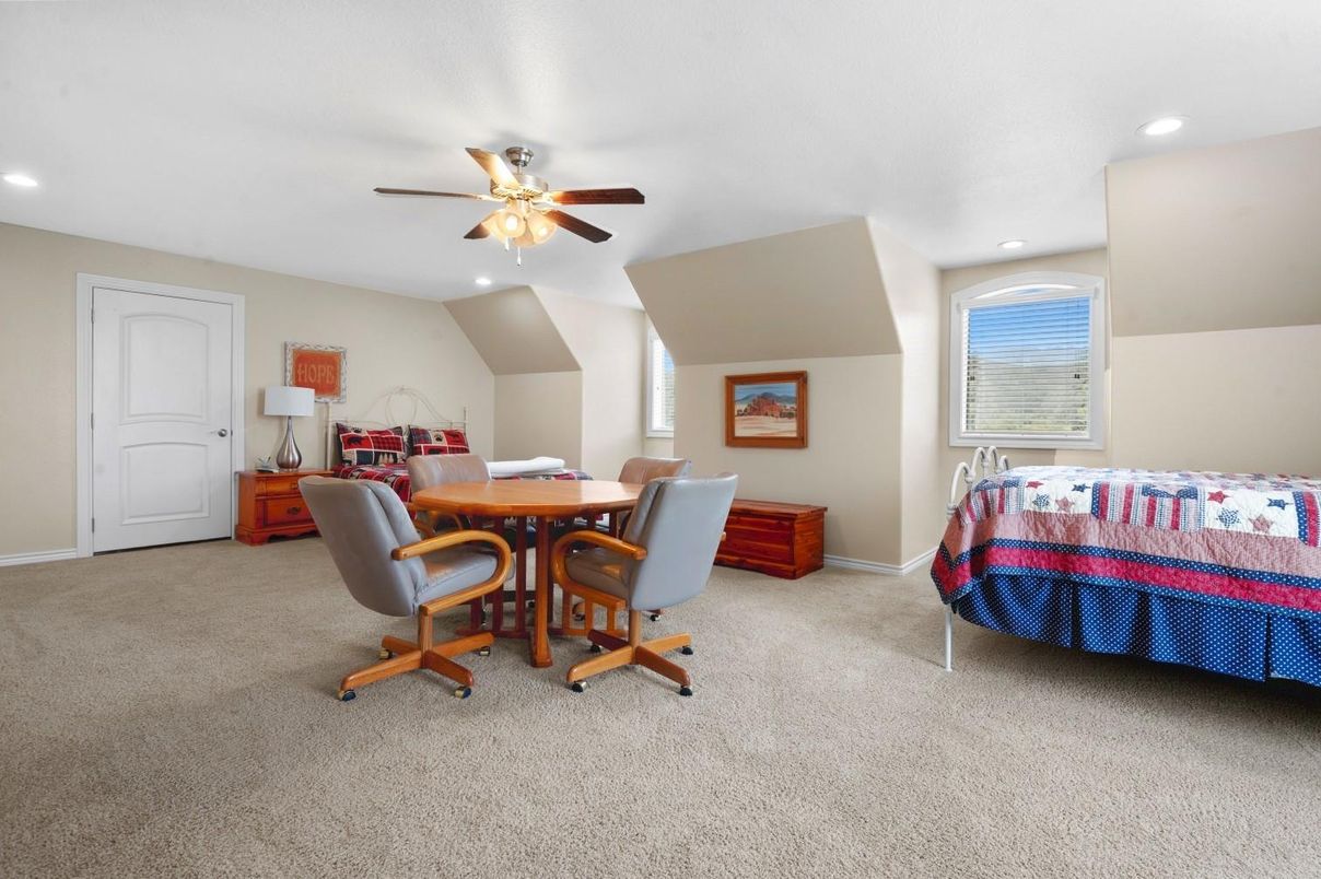 Bedroom, Dining room, Interior, Recessed Lighting