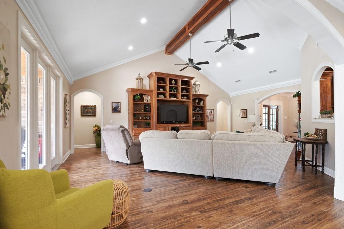 Interior, Living room, Recessed Lighting, Wood Texture Flooring