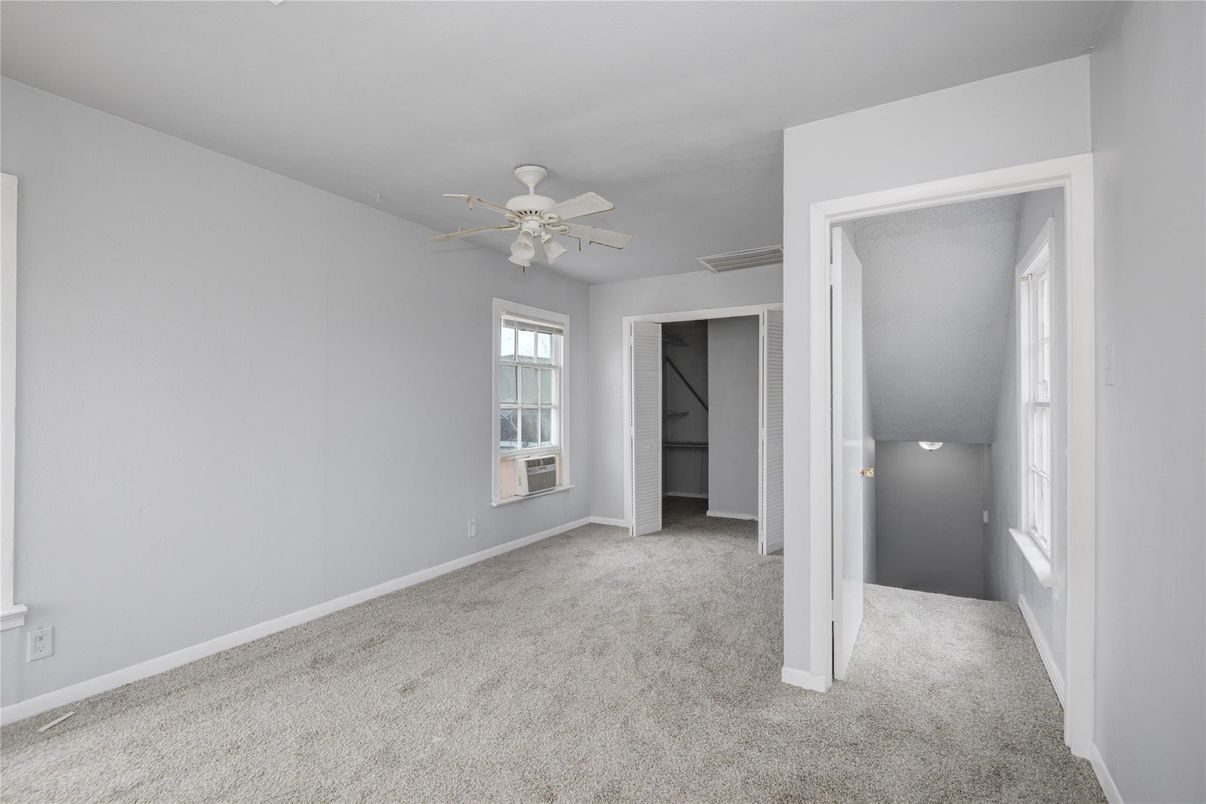 Empty room, Interior