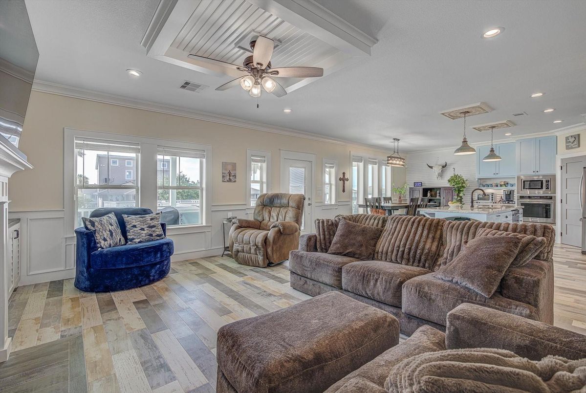 Dining room, Interior, Kitchen, Living room, Pendant Lights, Recessed Lighting, Stainless Steel Appliances, Wood Texture Flooring