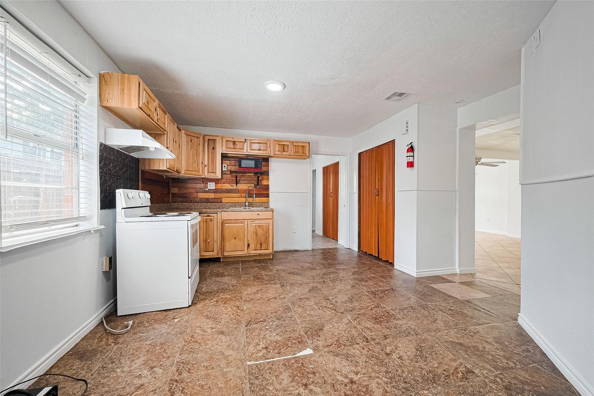 Interior, Kitchen, Recessed Lighting, Washer