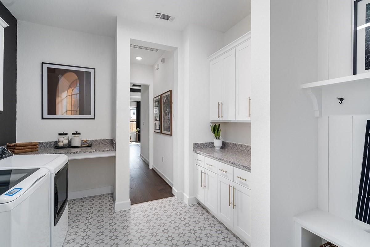 Interior, Recessed Lighting, Washer, Wood Texture Flooring