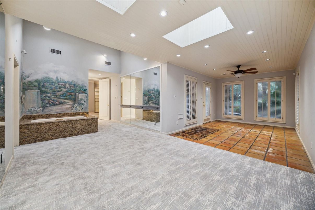 Empty room, Interior, Recessed Lighting