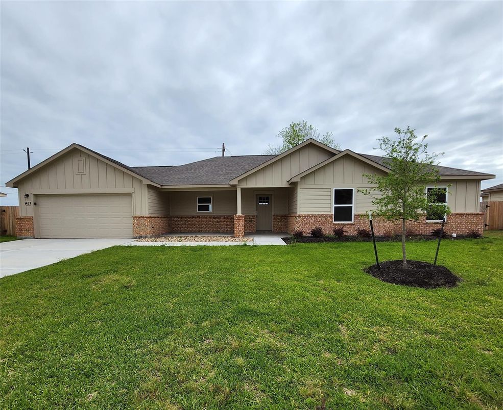 Attached, Backyard, Exterior, Facade, Brick Facade, Ranch