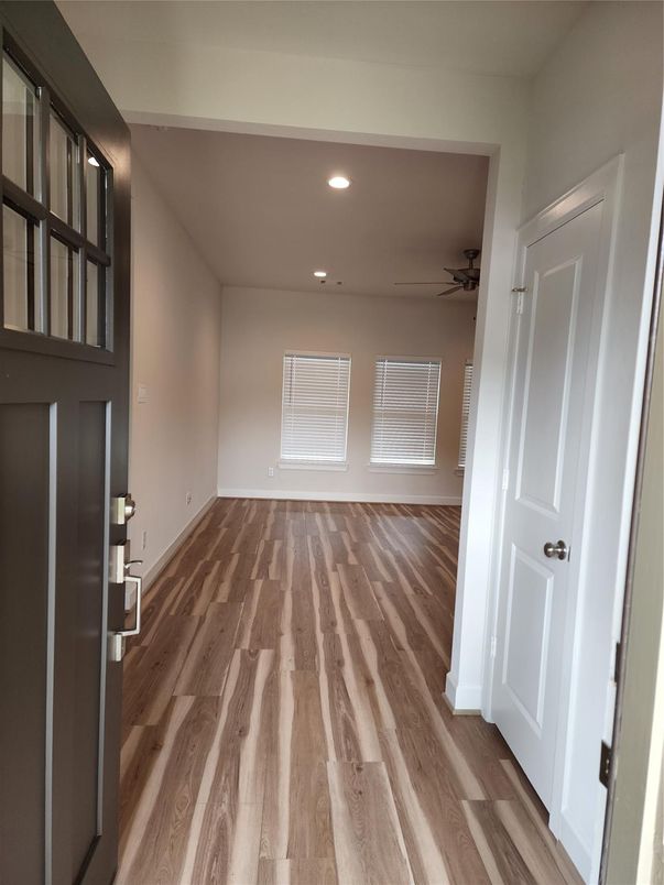 Empty room, Interior, Recessed Lighting, Wood Texture Flooring