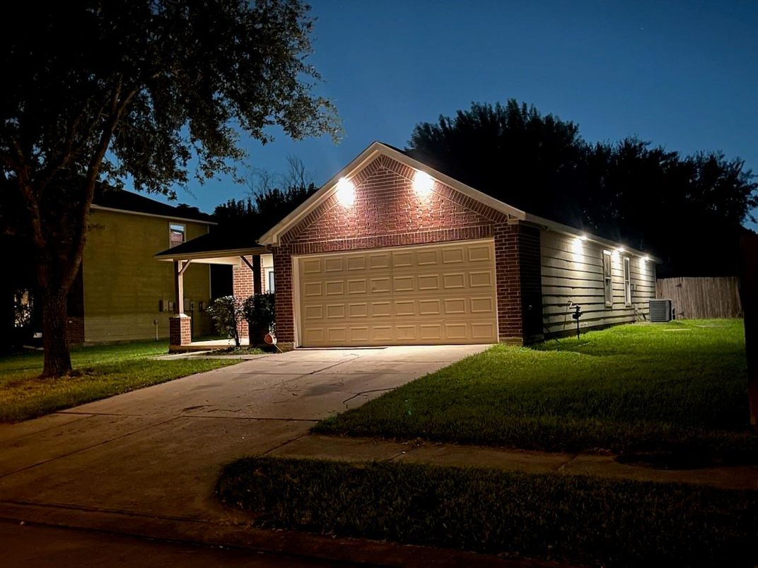 Attached, Exterior, Facade, Brick Facade, American Craftsman