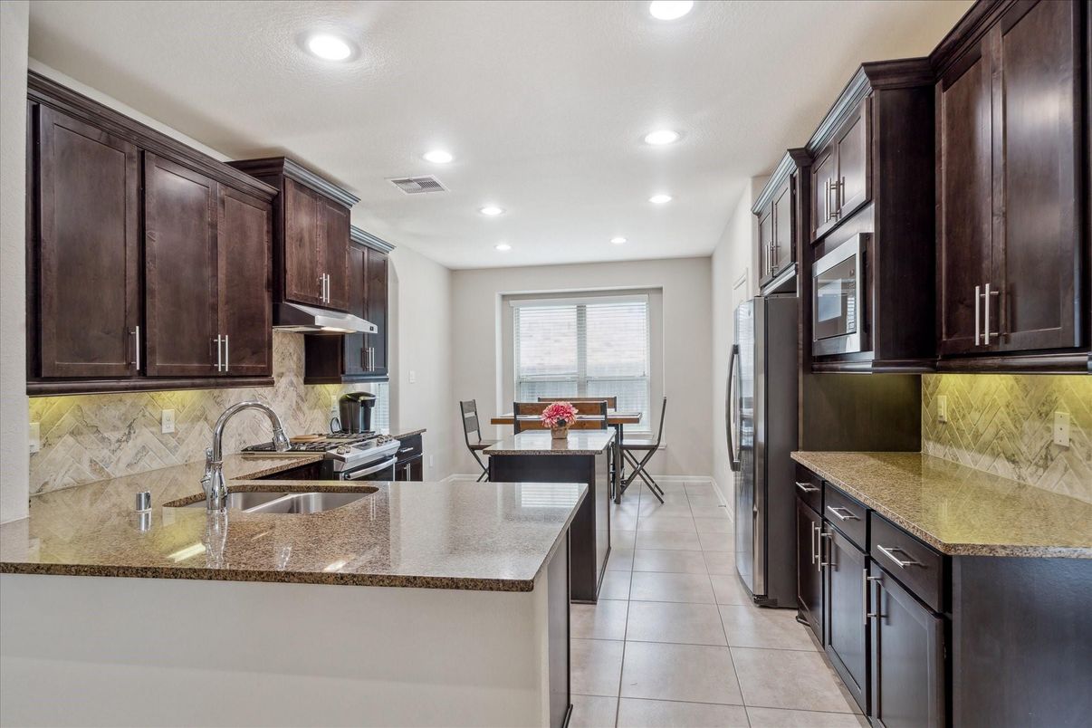 Dining room, Interior, Kitchen, Recessed Lighting
