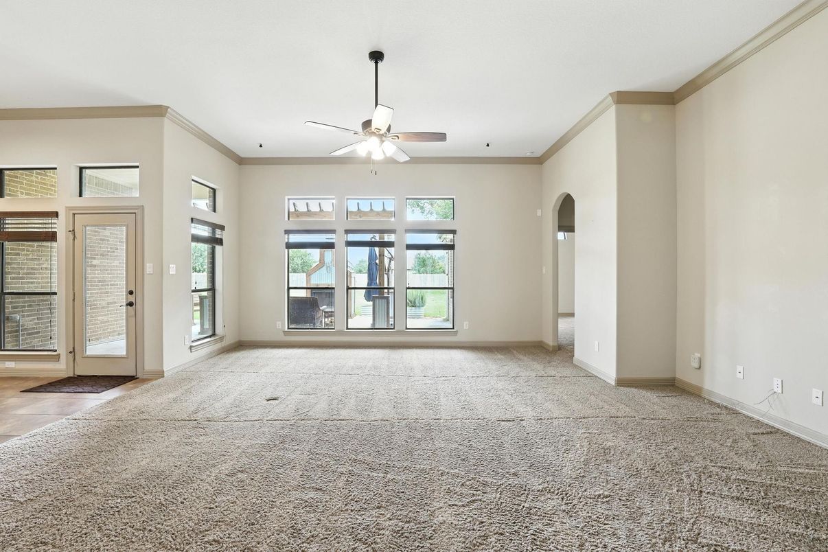Empty room, Interior