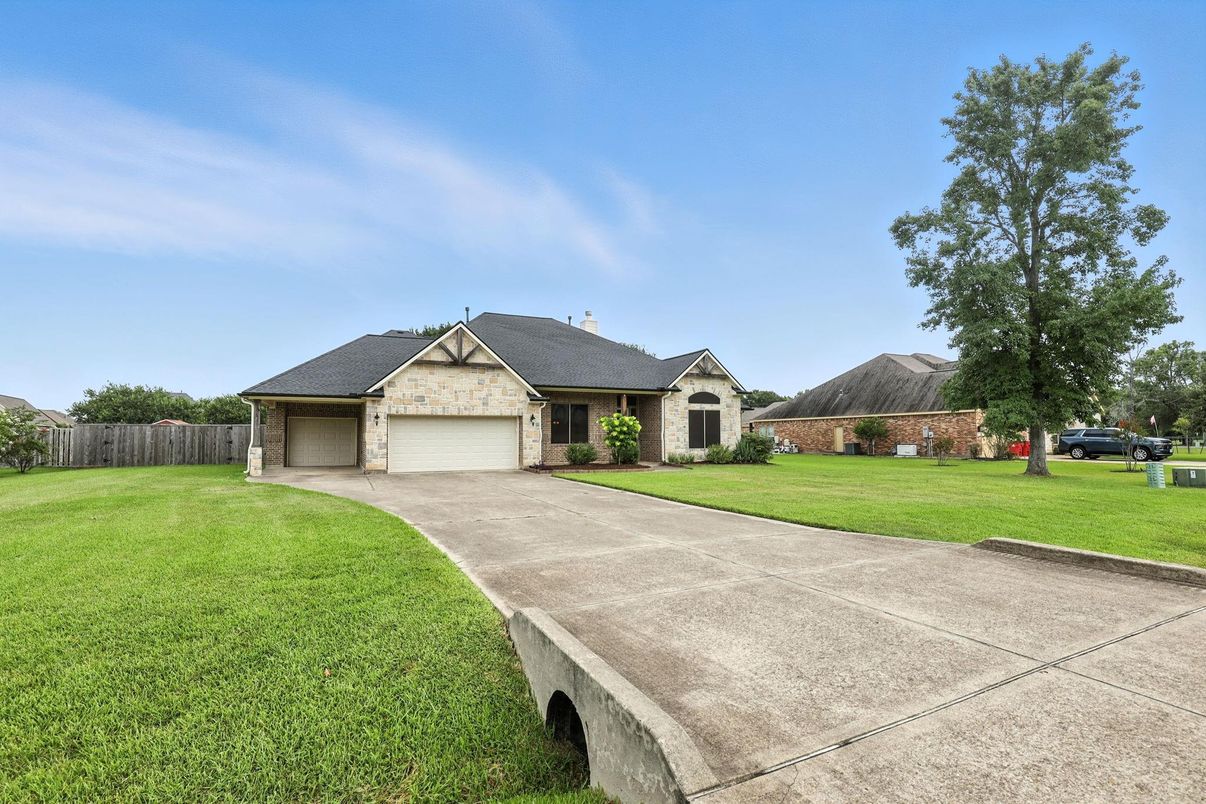 Attached, Backyard, Exterior, Facade, Brick Facade, Ranch