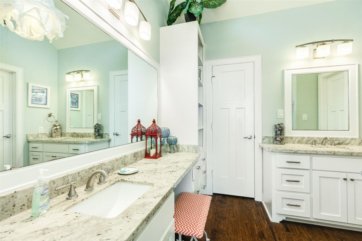 Bathroom, Dual Sink Vanities, Interior, Wood Texture Flooring