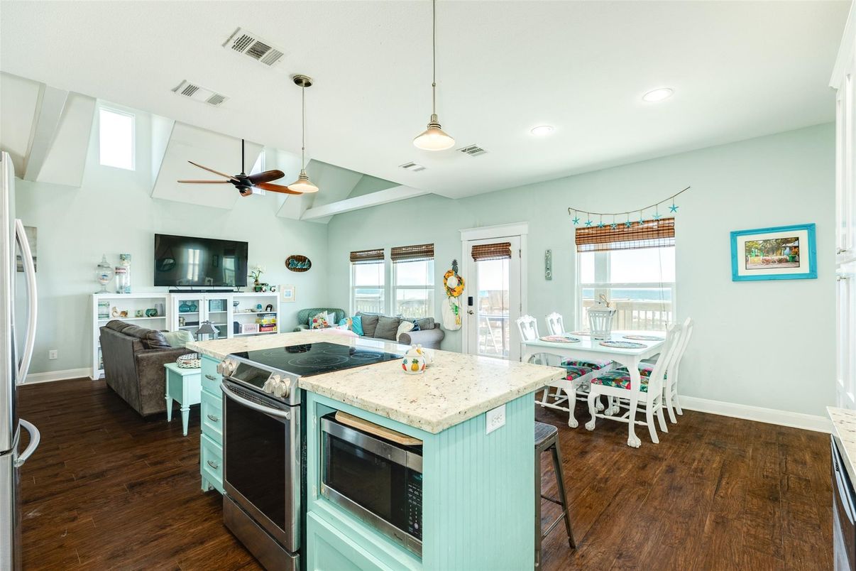 Dining room, Interior, Kitchen, Pendant Lights, Recessed Lighting, Wood Texture Flooring