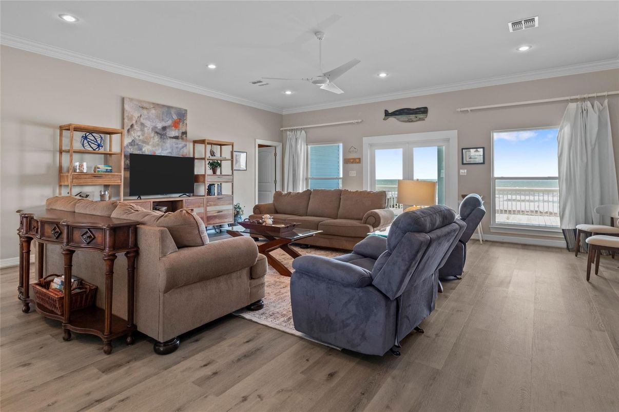 Interior, Living room, Recessed Lighting, Water, Wood Texture Flooring