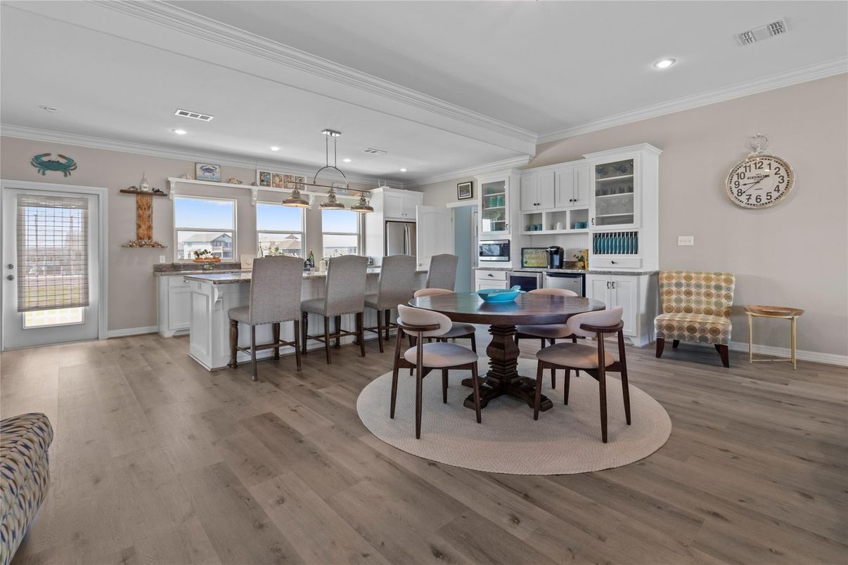 Dining room, Interior, Kitchen, Pendant Lights, Recessed Lighting, Wood Texture Flooring