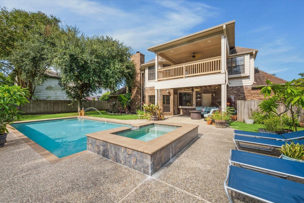 Exterior, Pool