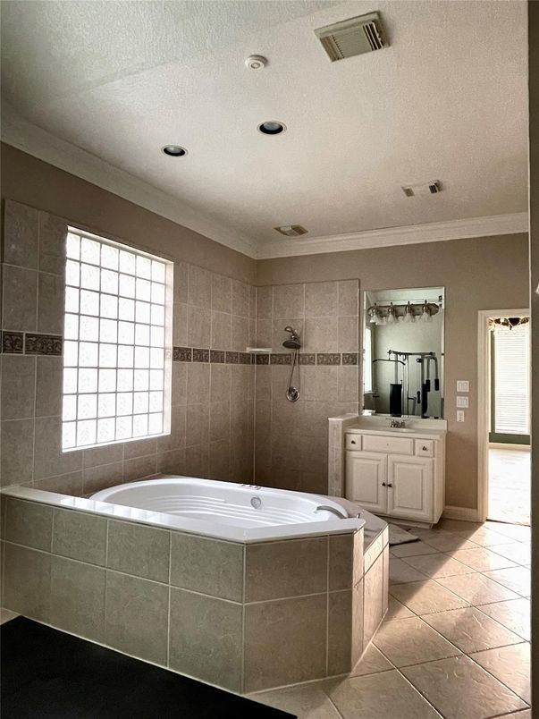 Bathroom, Interior, Recessed Lighting