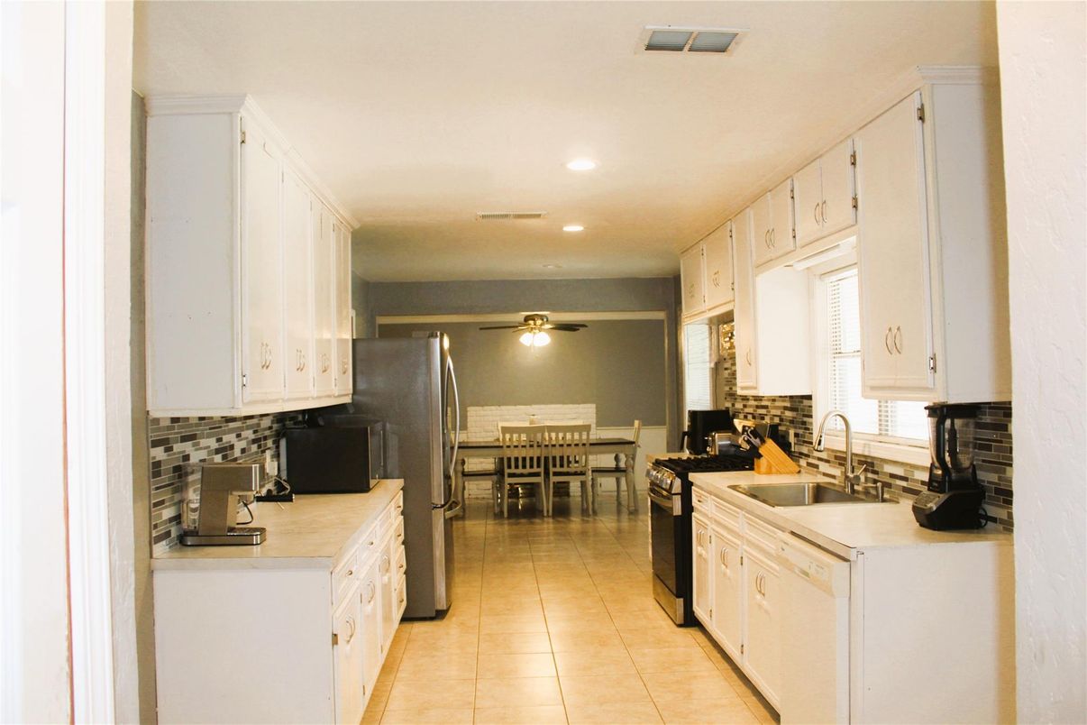 Dining room, Interior, Kitchen, Recessed Lighting