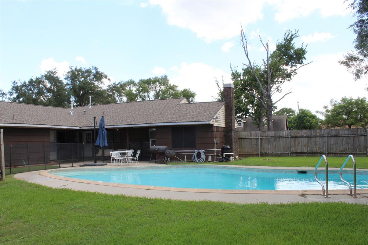 Backyard, Exterior, Pool