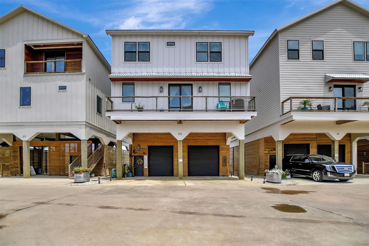 Attached, Exterior, Facade, Rowhouse