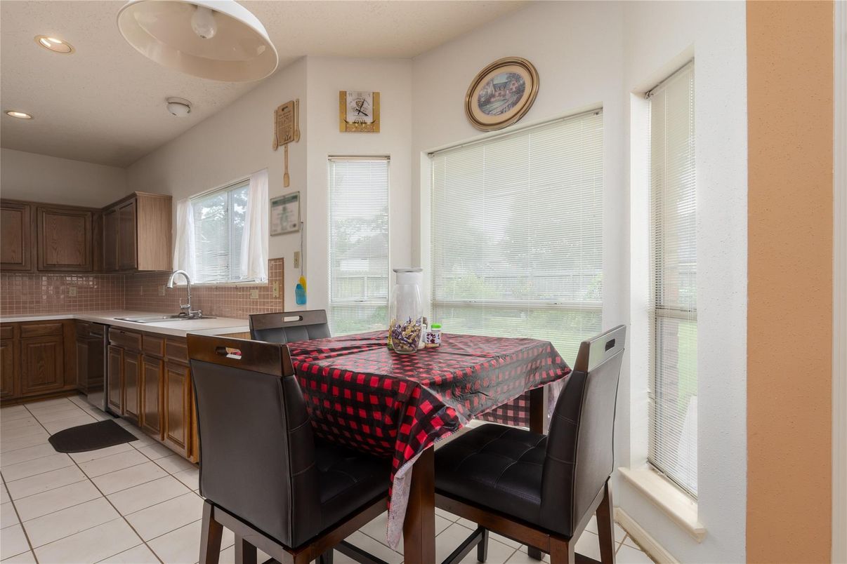 Dining room, Interior, Kitchen, Recessed Lighting